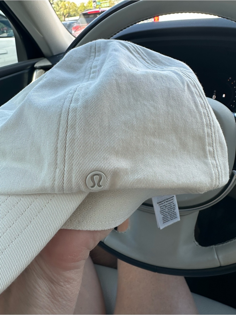 Off-white baseball cap - Picture 3 of 3